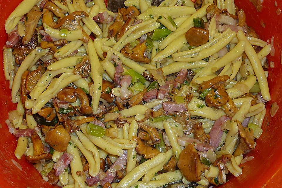 Spätzlesalat mit Pfifferlingen