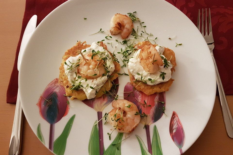 Garnelen auf Kartoffelplätzchen