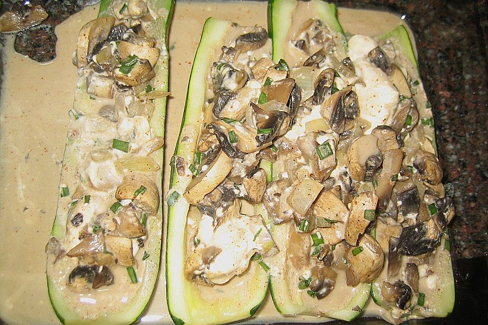 Gefüllte Zucchini