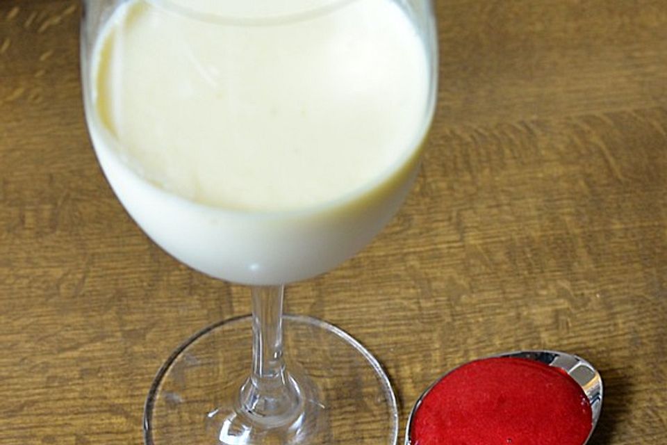 Panna cotta mit Himbeeren