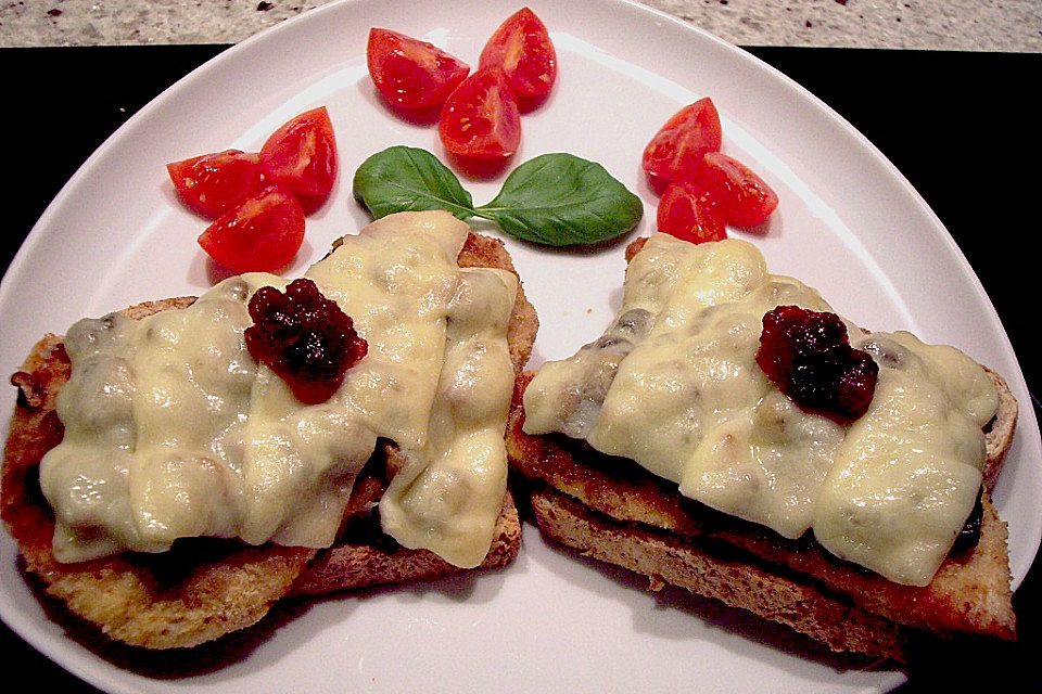 Schnitzel auf Toast