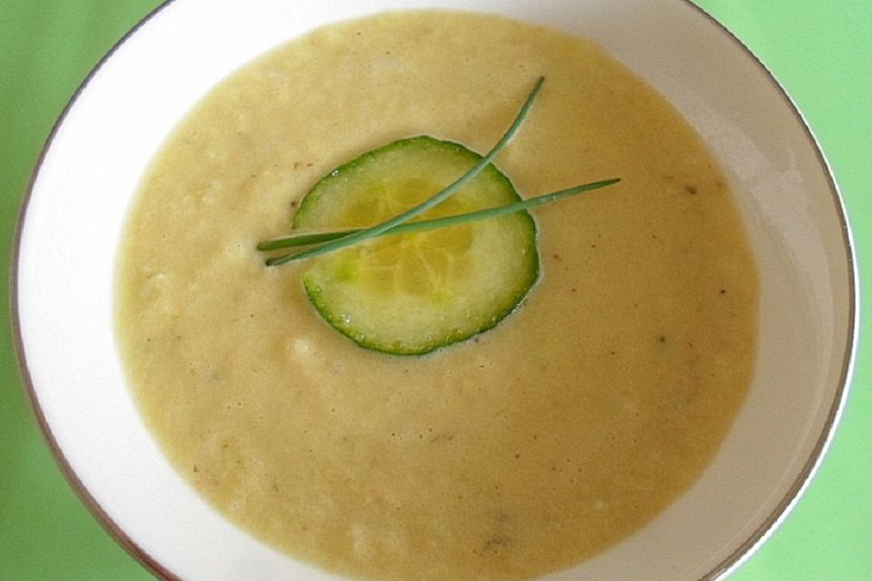 Gurken-Apfel Schaumsuppe