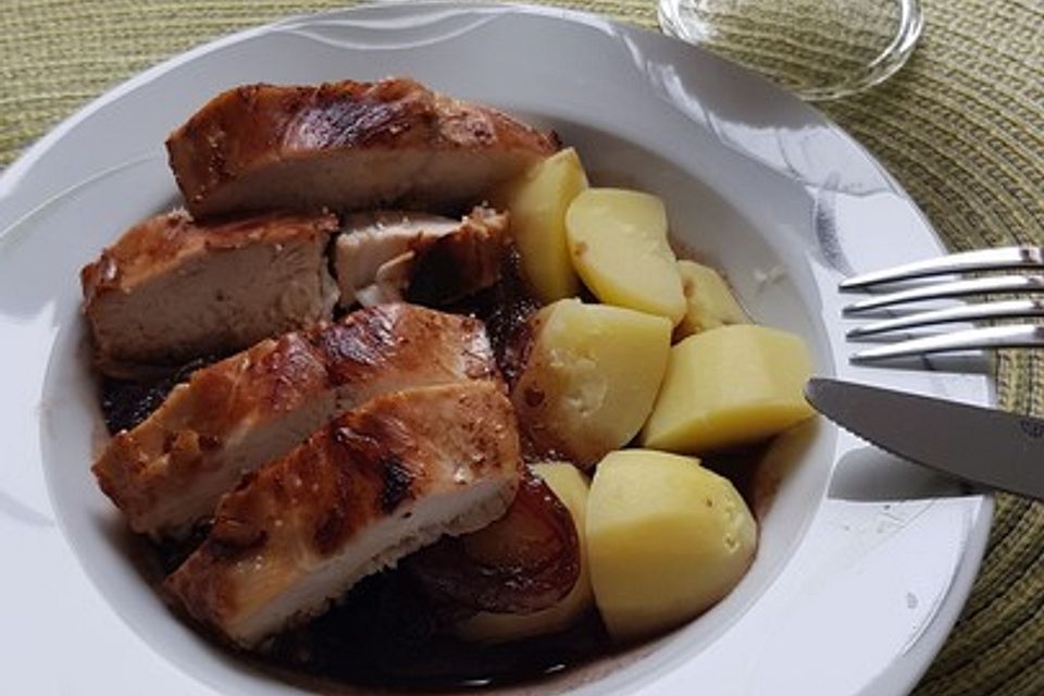 Hähnchenbrust mit Zwiebel - Weinsoße