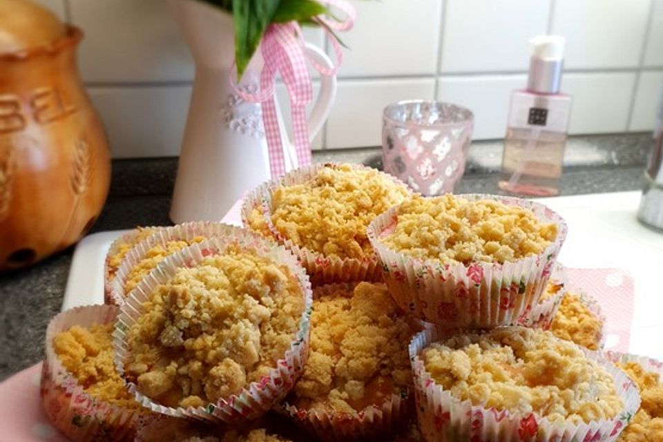 Rhabarbermuffins mit Streuseln