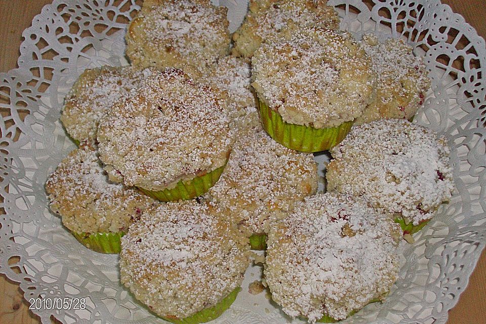 Rhabarbermuffins mit Streuseln