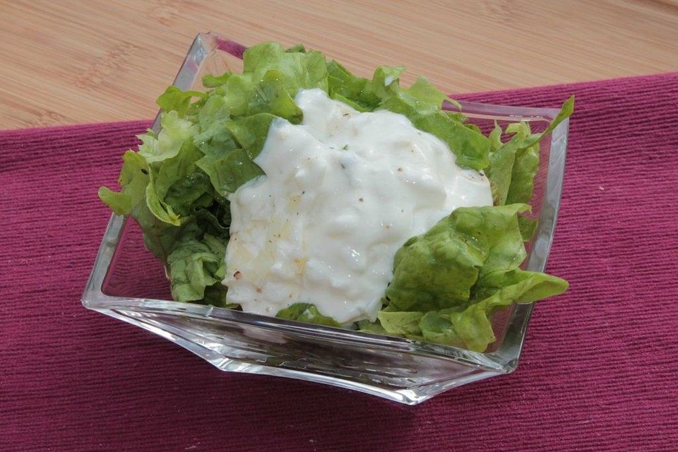 Endiviensalat mit Zwiebel - Sahnedressing