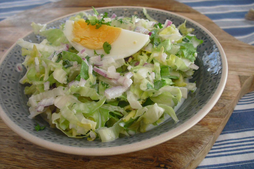 Endiviensalat mit Zwiebel - Sahnedressing