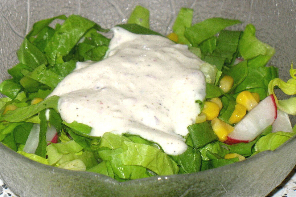 Endiviensalat mit Zwiebel - Sahnedressing