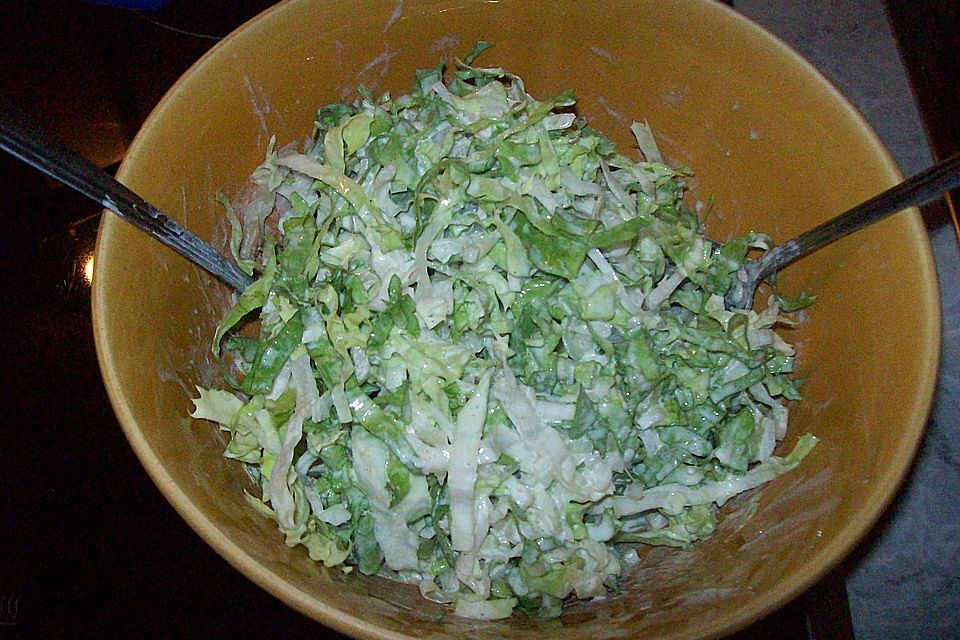 Endiviensalat mit Zwiebel - Sahnedressing