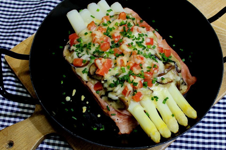 Überbackener Spargeltoast