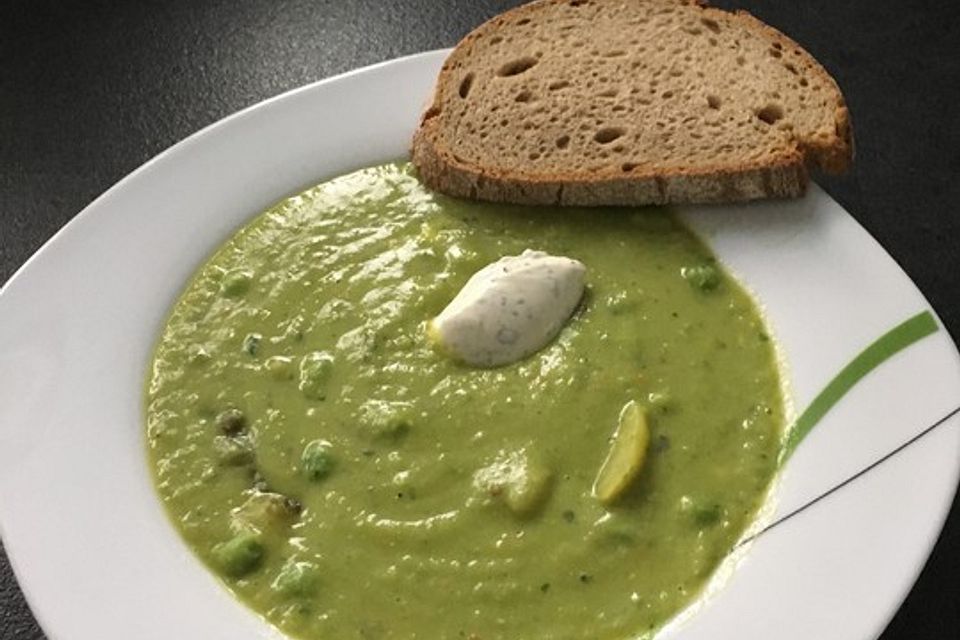 Grüne Erbsensuppe