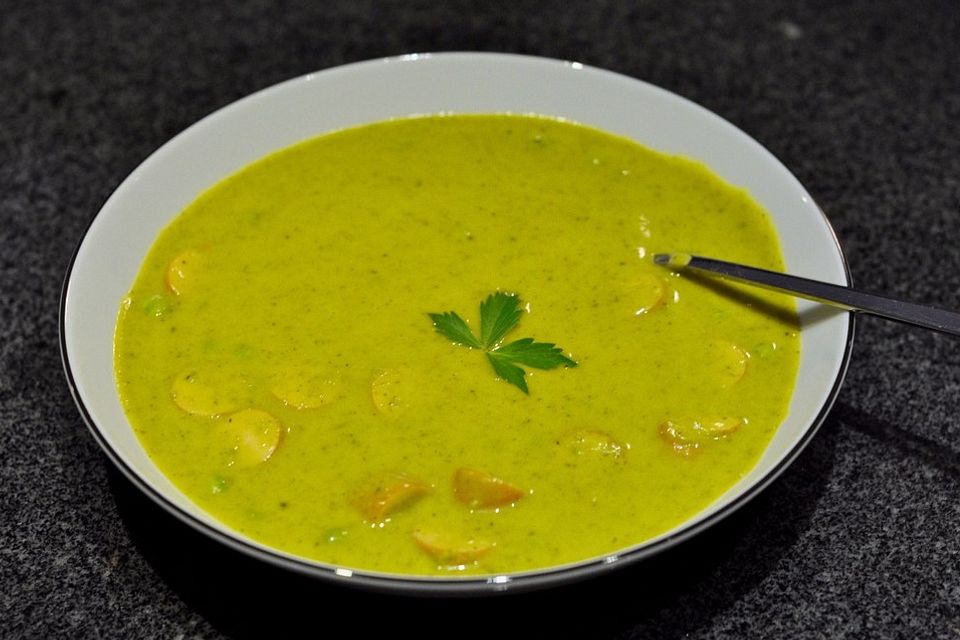 Grüne Erbsensuppe