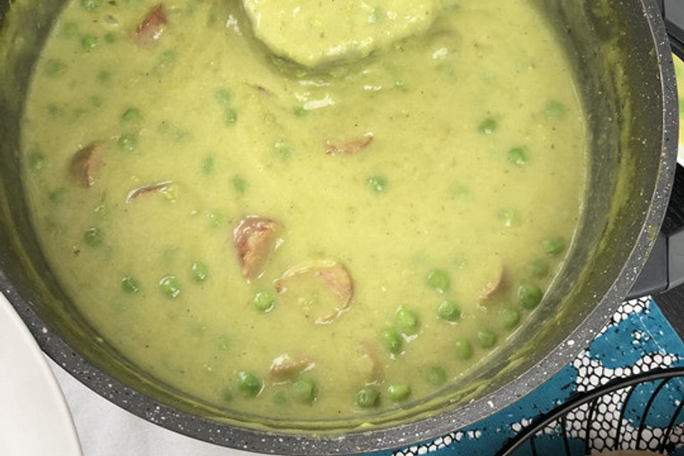 Grüne Erbsensuppe