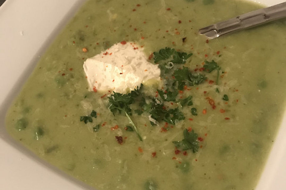 Grüne Erbsensuppe