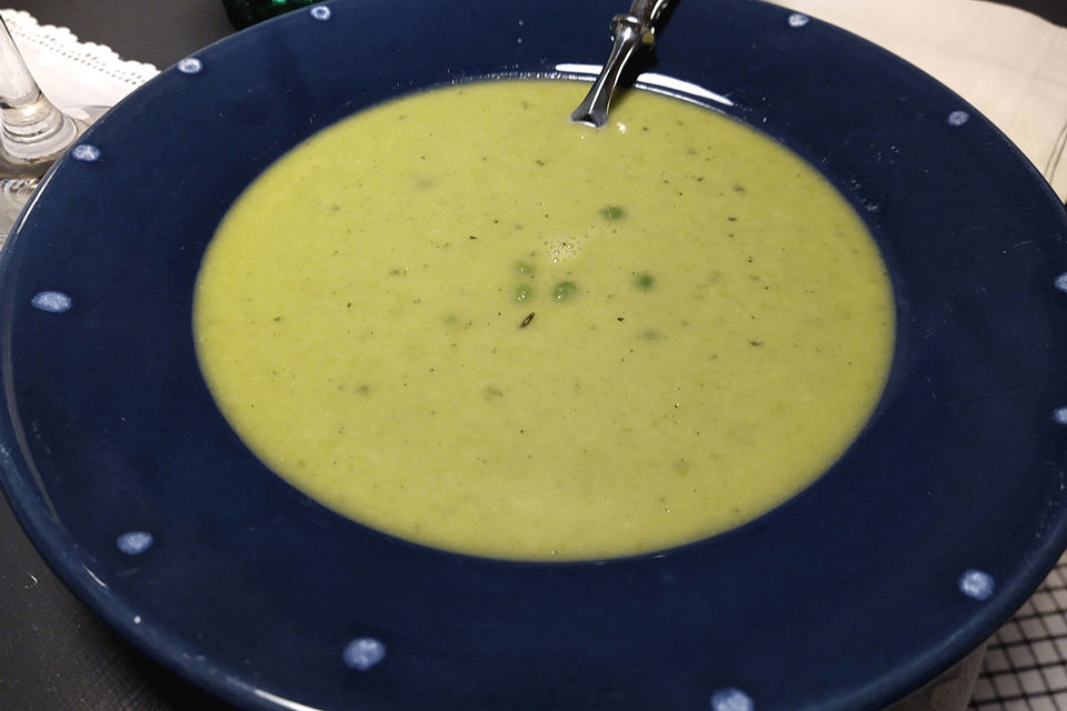 Grüne Erbsensuppe