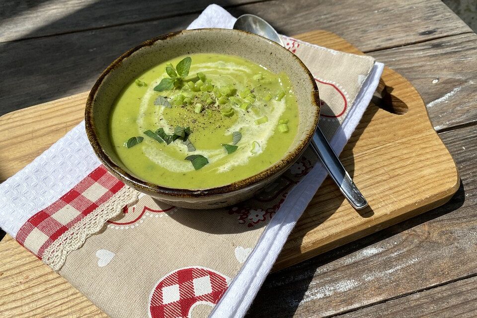 Grüne Erbsensuppe