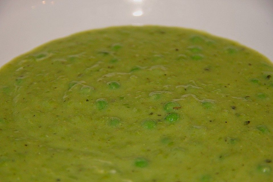 Grüne Erbsensuppe