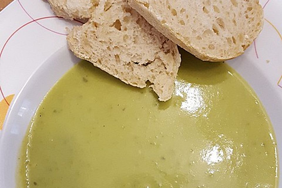 Grüne Erbsensuppe