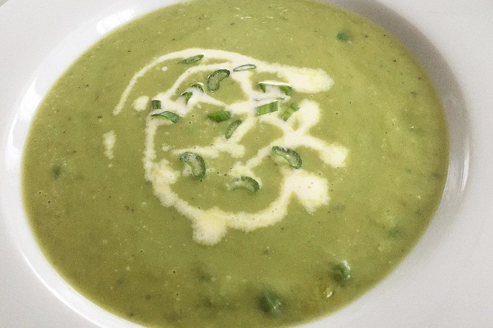 Grüne Erbsensuppe