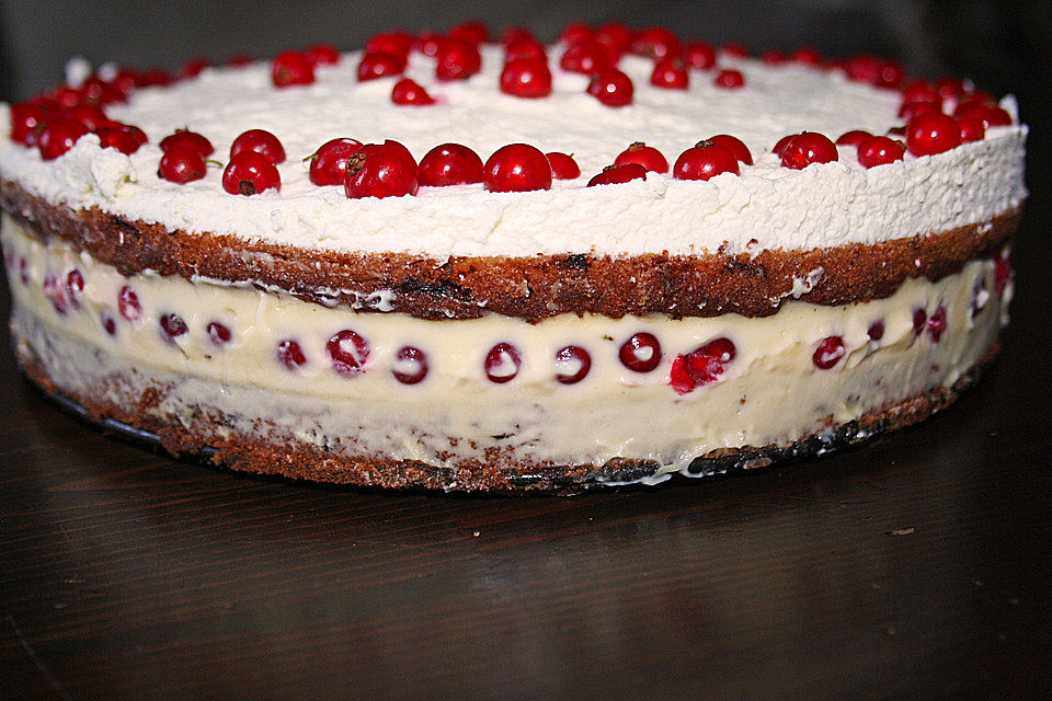 Sahnige Johannisbeertorte mit Schokolade