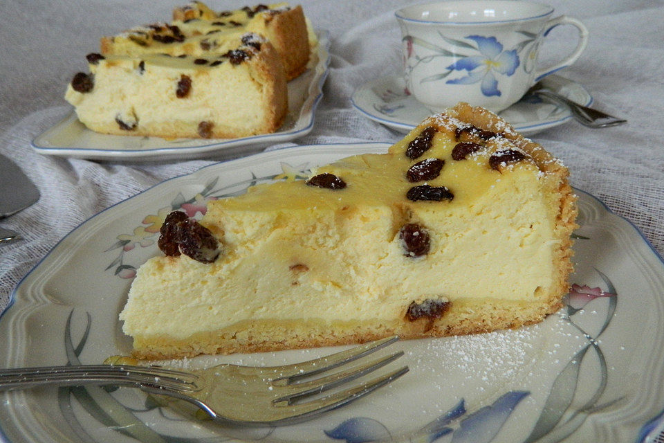 Käsekuchen mit Rosinen