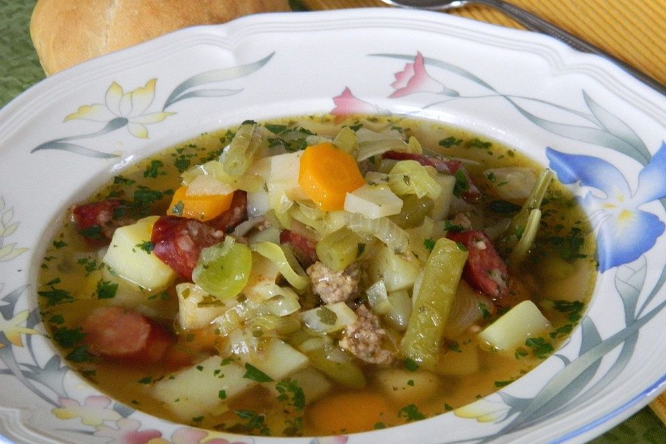 Tuelles Gemüsesuppe