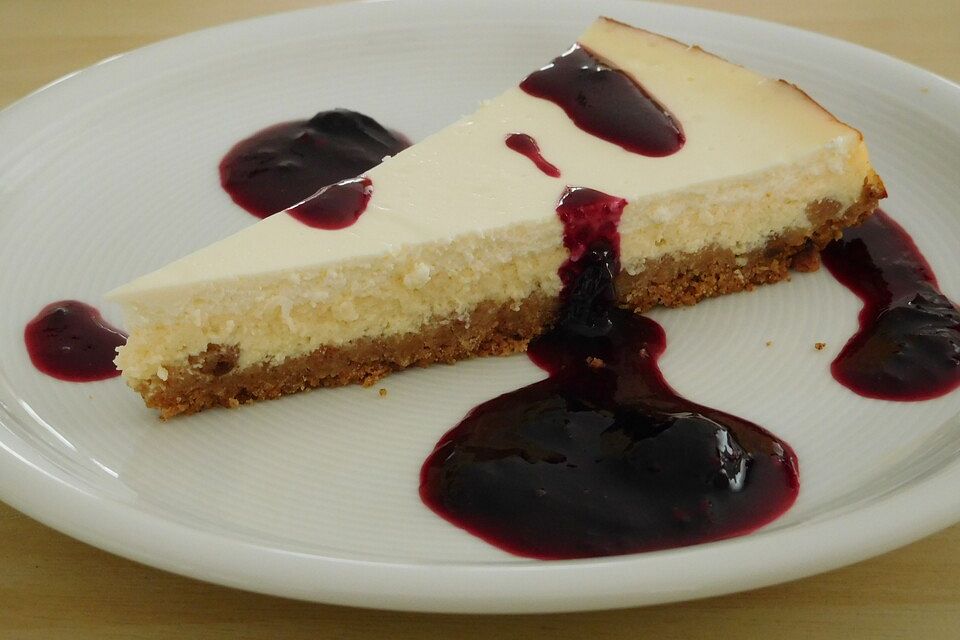 Käsekuchen 'Manhattan' mit Blaubeersauce