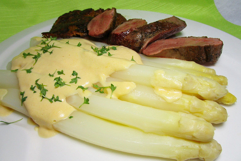 Spargel mit Parmesanschaum