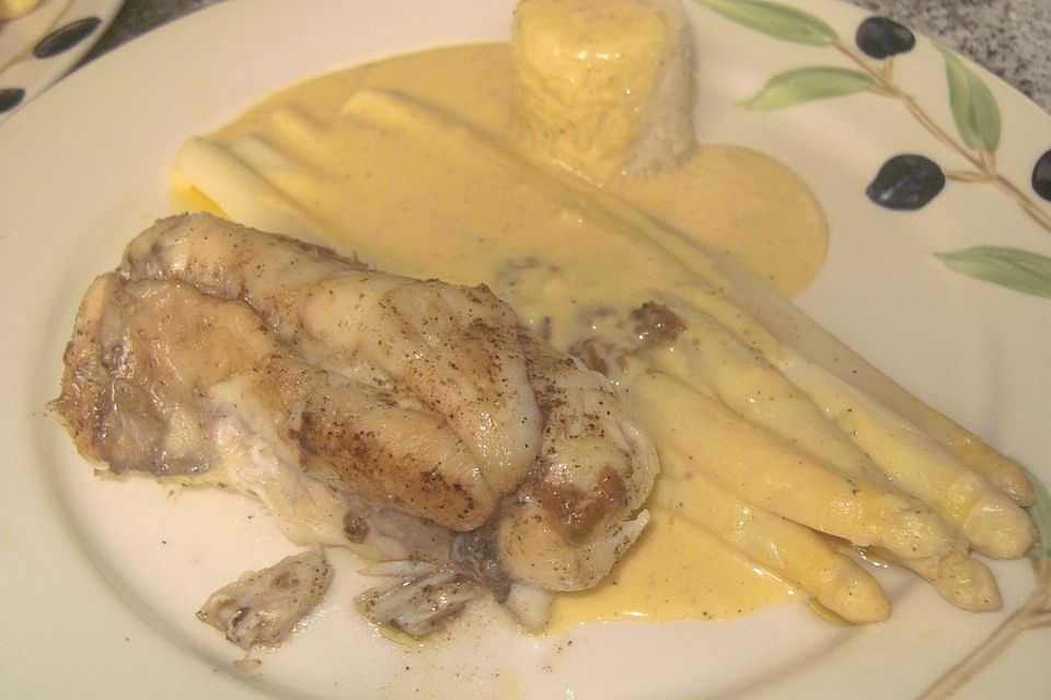 Spargel mit Parmesanschaum