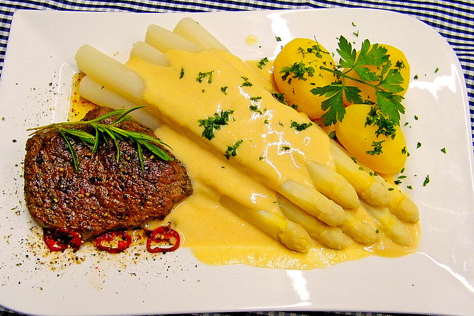 Spargel mit Parmesanschaum