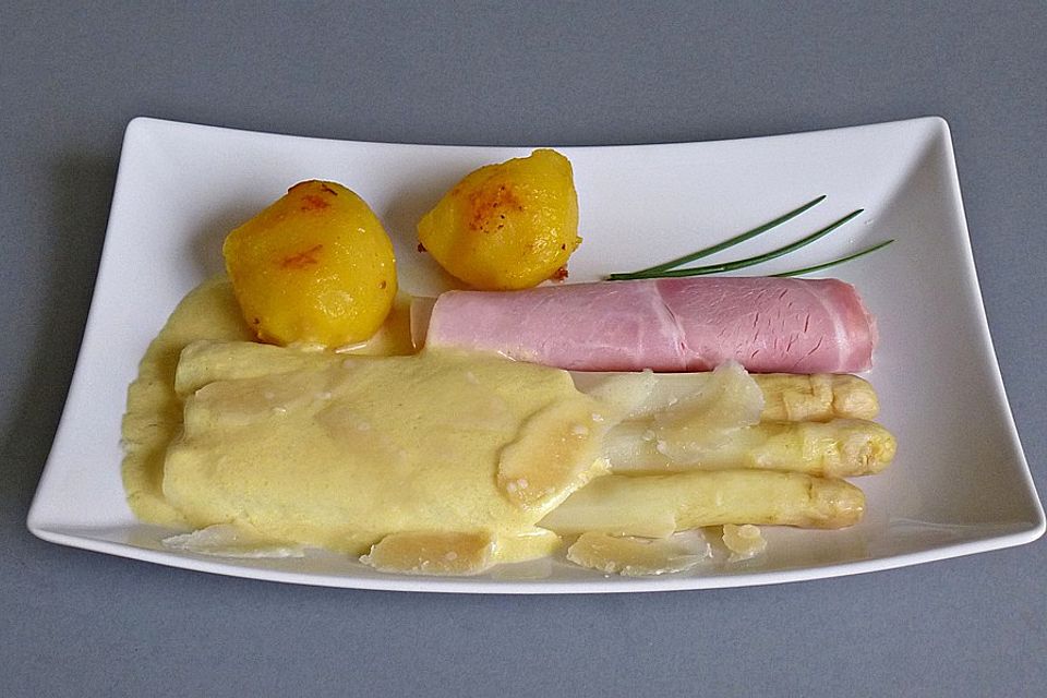 Spargel mit Parmesanschaum