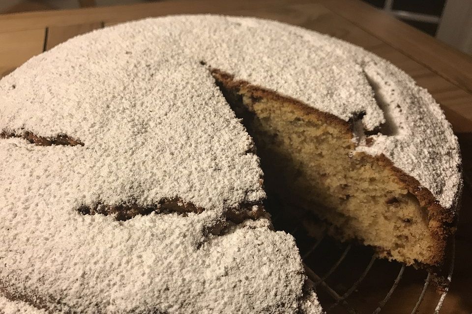 Überraschungseier - Kuchen mit Haselnüssen