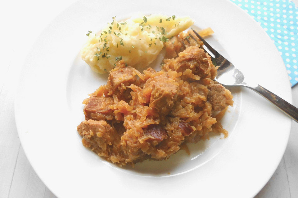 Schmorkohl mit Schweinegulasch