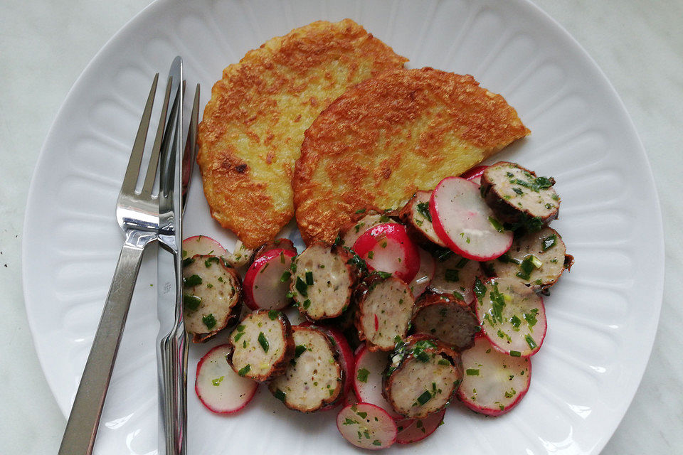 Bratwurst - Radieschen - Salat