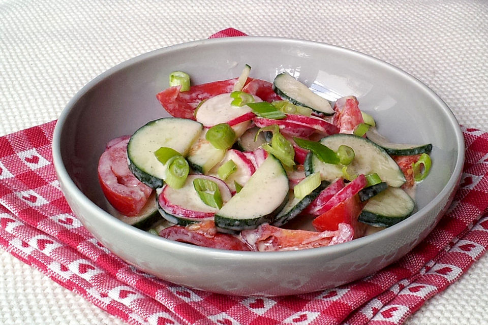 Gurken - Tomaten - Radieschen - Salat