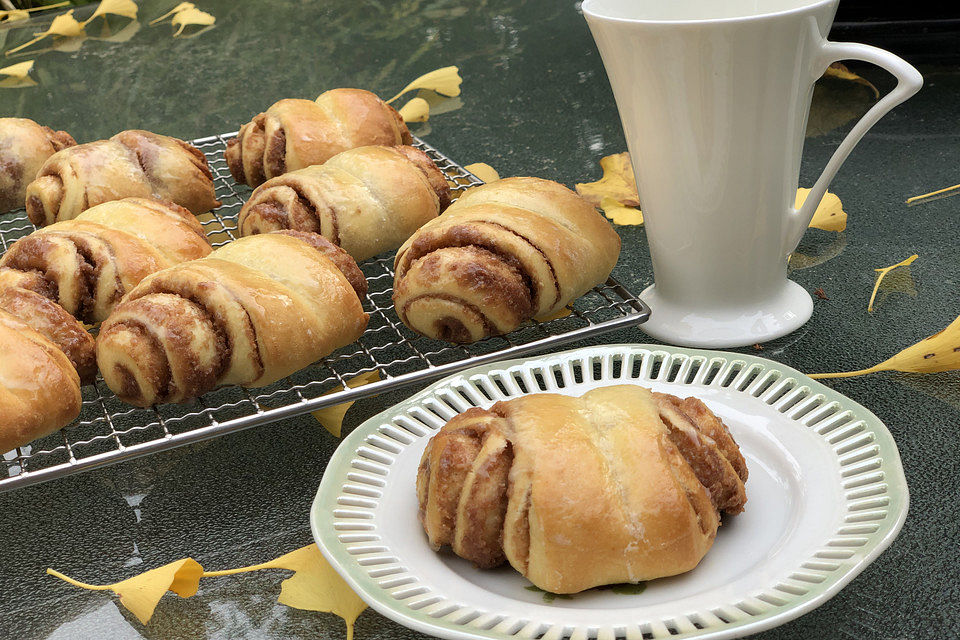 Franzbrötchen mit Walnussfülle