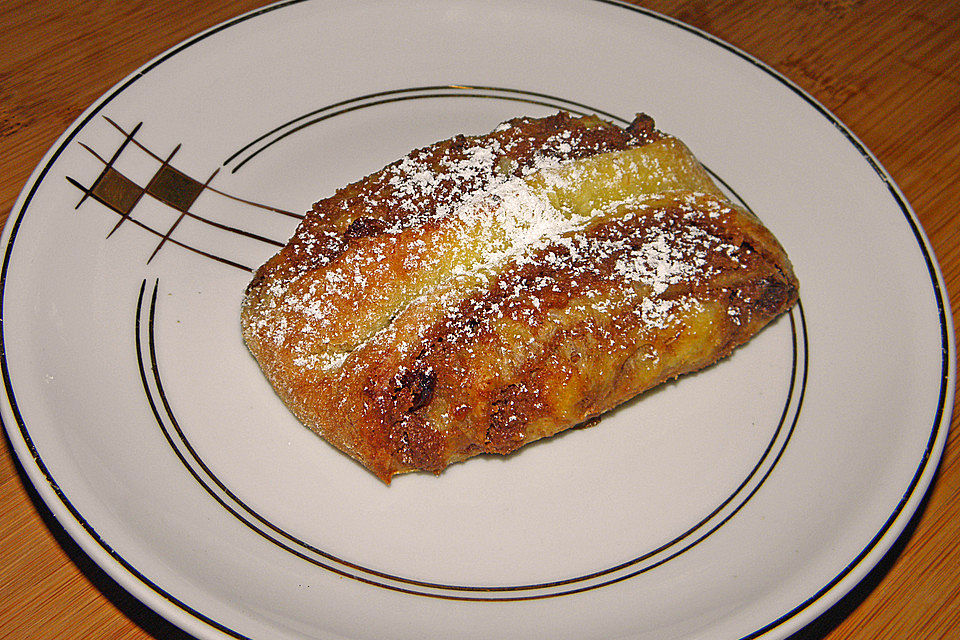 Franzbrötchen mit Walnussfülle