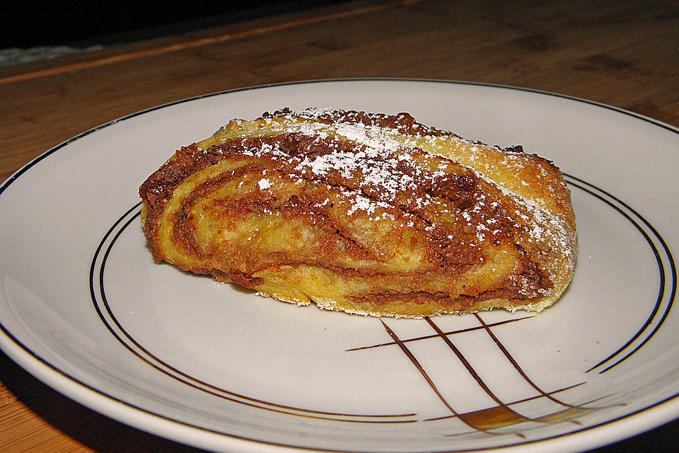 Franzbrötchen mit Walnussfülle