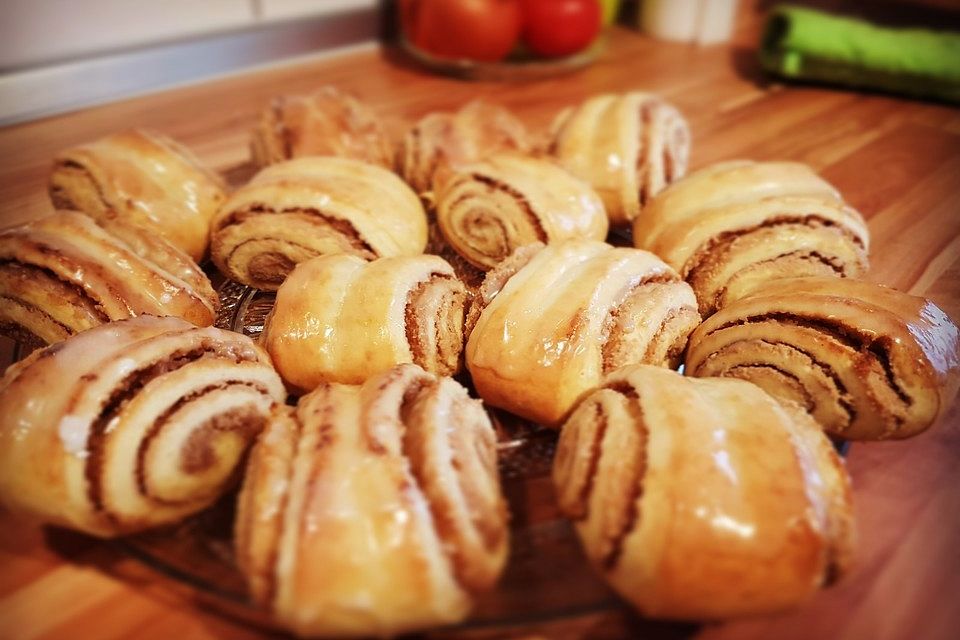 Franzbrötchen mit Walnussfülle