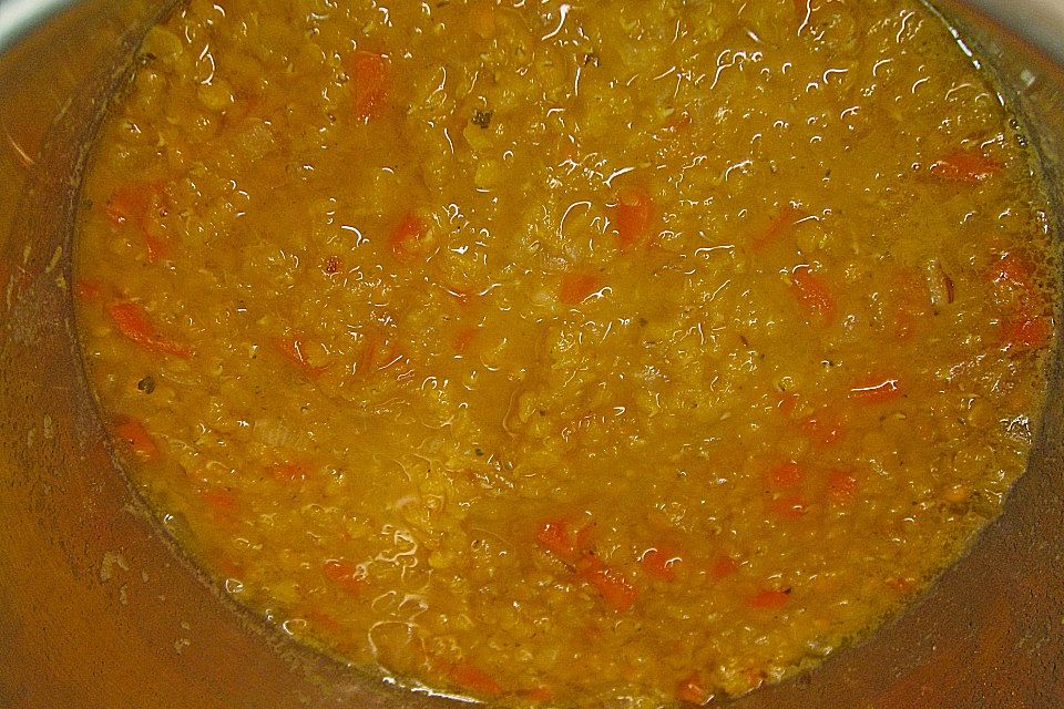 Linsensuppe aus roten Linsen