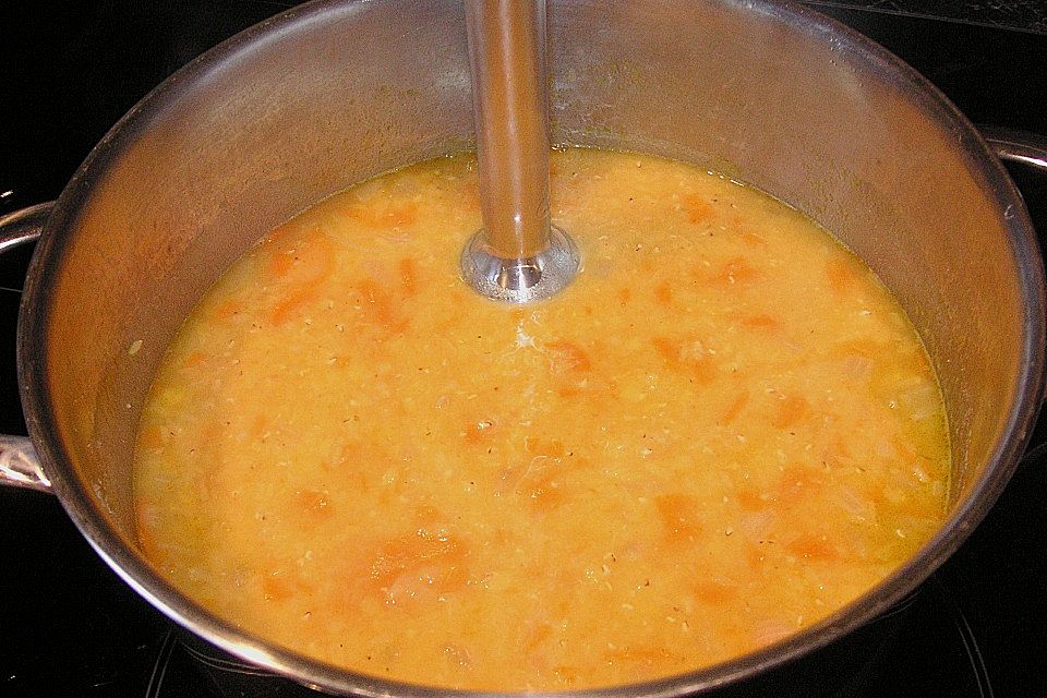 Linsensuppe aus roten Linsen