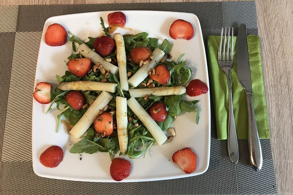 Spargel-Erdbeersalat