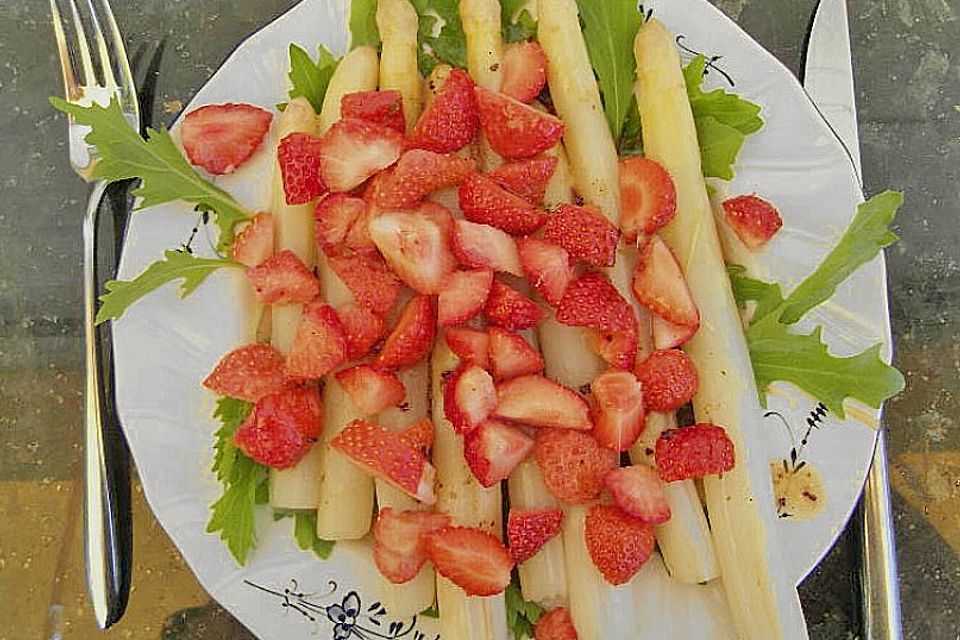 Spargel-Erdbeersalat