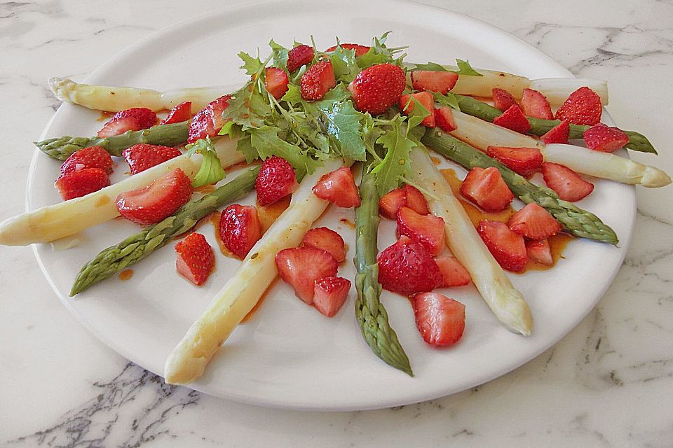 Spargel-Erdbeersalat