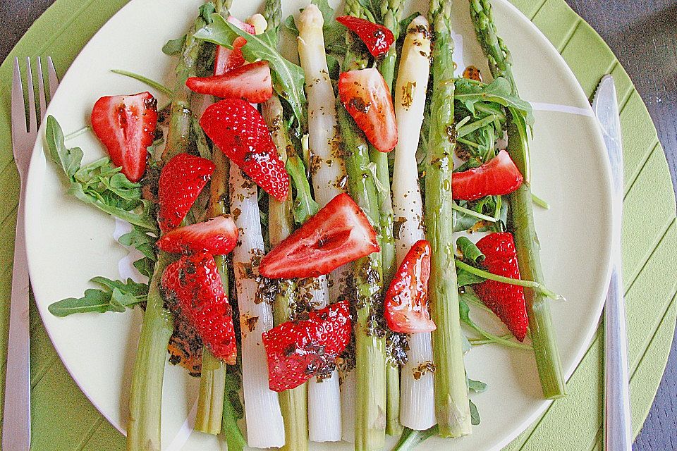 Spargel-Erdbeersalat