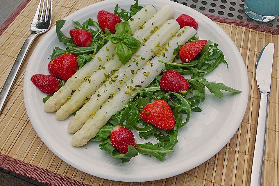 Spargel-Erdbeersalat