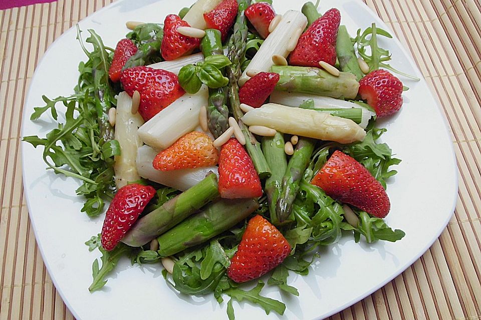 Spargel-Erdbeersalat