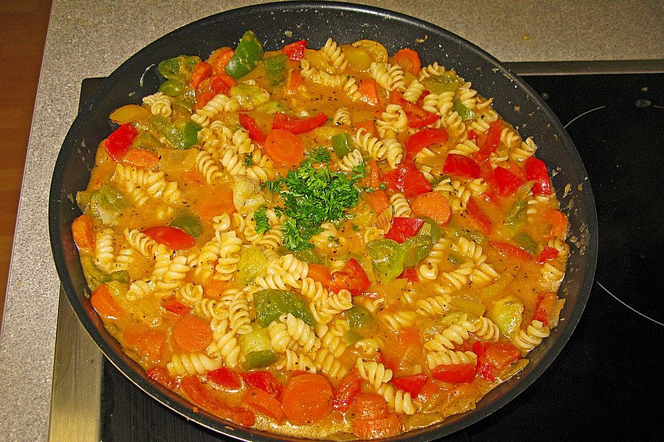 Nudel - Paprika - Pfanne