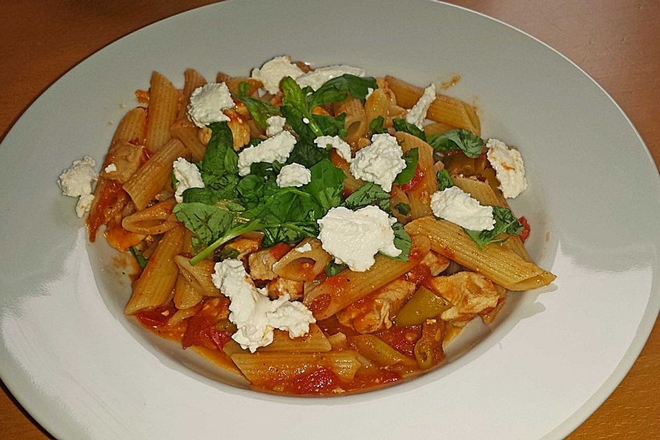 Penne mit Tomaten - Ricotta