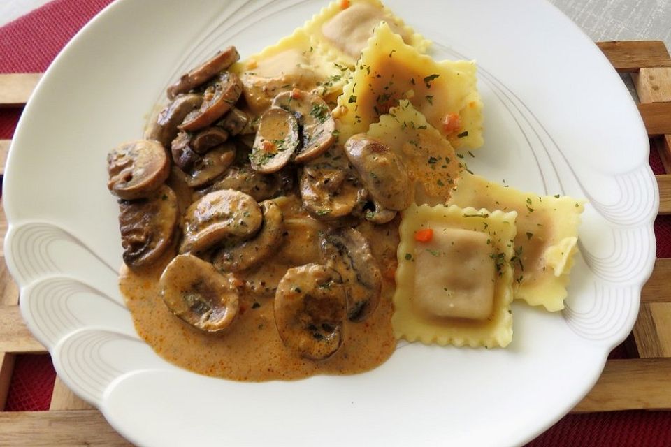 Ravioli mit Pilz - Rahmsoße